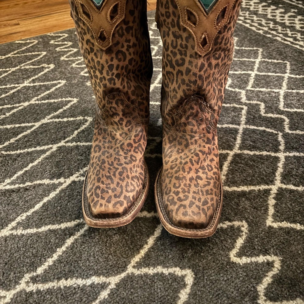 Corral Size 10 Leopard Print Boot